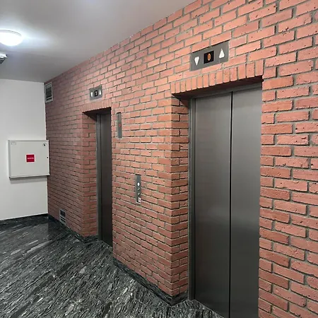 Near The Old Bridge דירה