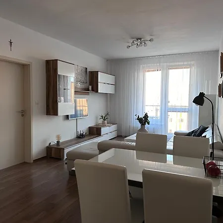 Apartament Near The Old Bridge Bratysława