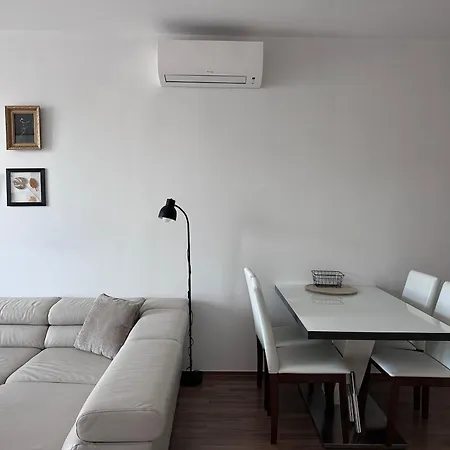 Near The Old Bridge Apartament